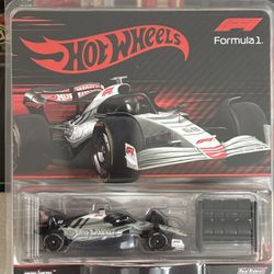 NEW 2025 HOT WHEELS RLC FORMULA 1 F1 RACE CAR