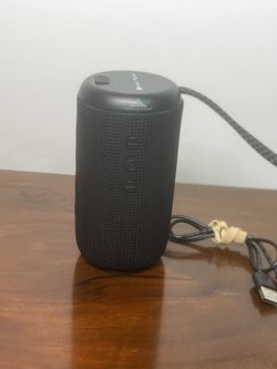 High Sierra Kodiak IPX7 Outdoor Bluetooth Speaker, Microsoft Branding, Used. Excellent condition, fully functional exceptional sound quality  comes wi
