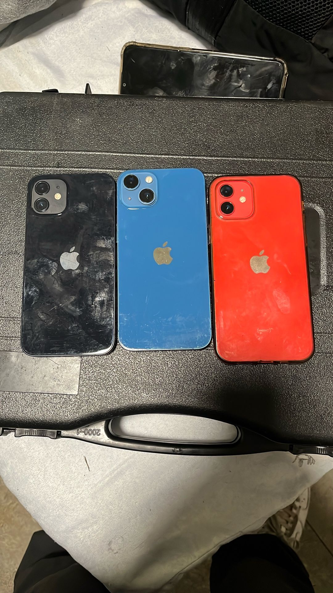 3 iPhones