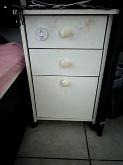 Makeup cabinet
