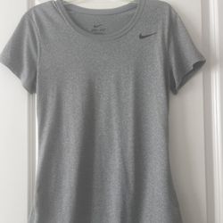 Women’s Nike Gray Dri-Fit Shirt - Size S