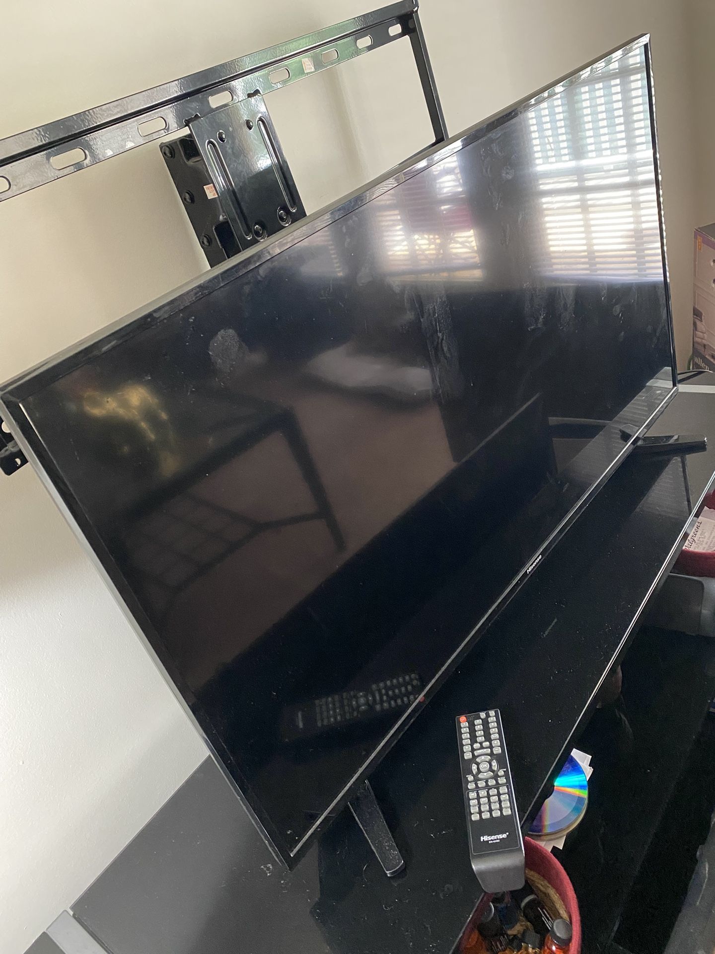 Hisense TV 40”