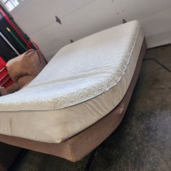 *** TEMPUR-PEDIC QUEEN BED ***