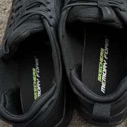 Sketchers Memory Foam   Mens Size us 10 1/2 