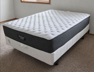Very Nice Full Simmons Beautyrest PressureSmart 11.5" Mattress, Boxspring and Metal Bed Frame