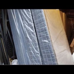 King Size New 2box Spring Can Deliver 