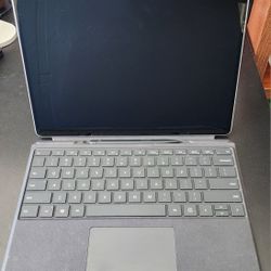 Surface Pro 8 (Almost NEW)