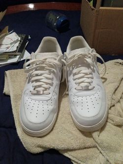 SIZE 11 WHITE NIKE AIR