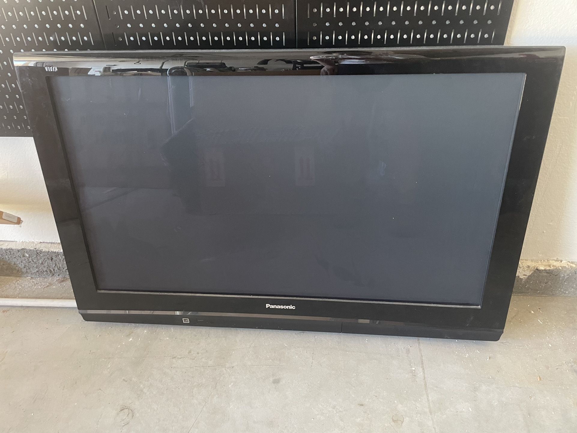 42” Panasonic Plasma TV with Wall Mount