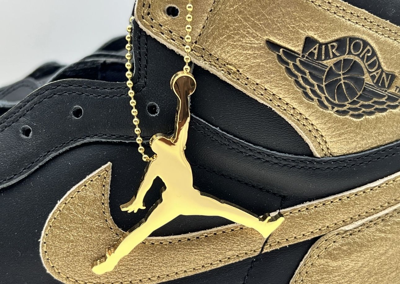 AIR JORDAN 1 BLACK / METALLIC GOLD BRAND NEW DS
