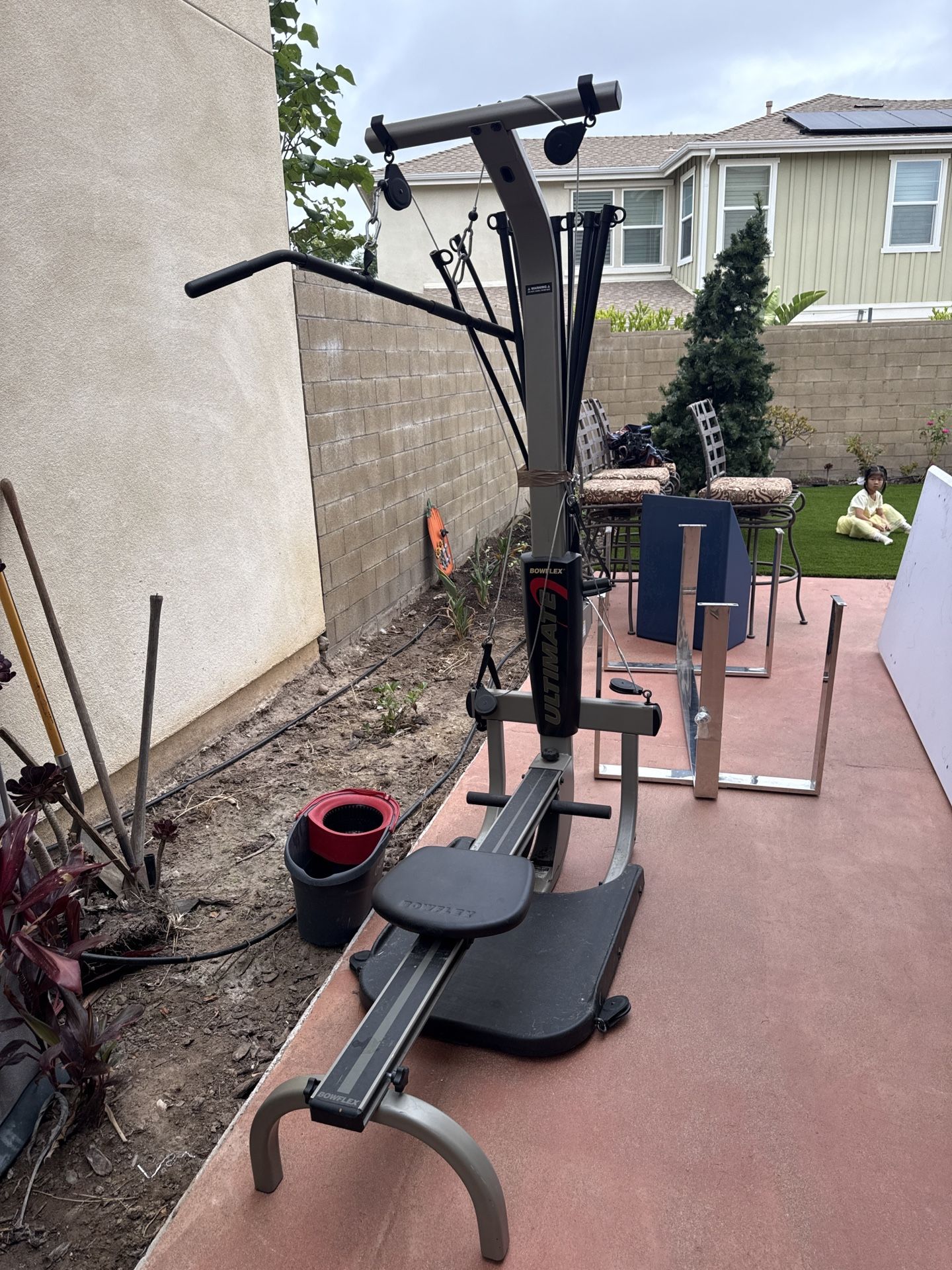 Here’s a simple English ad you can use to sell this Bowflex home gym: ⸻ For Sale: Bowflex Ultimate 2 Home Gym Selling a Bowflex Ultimate 2 home gym