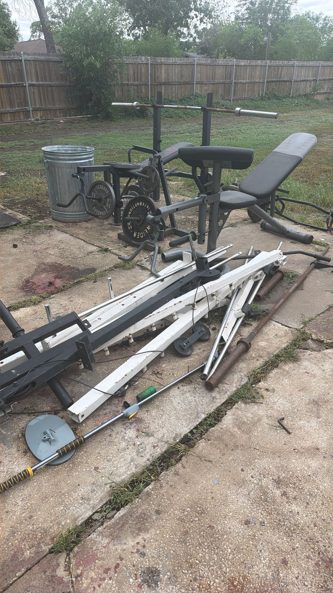 Weights Bench Smith Machine 285$ takes it all