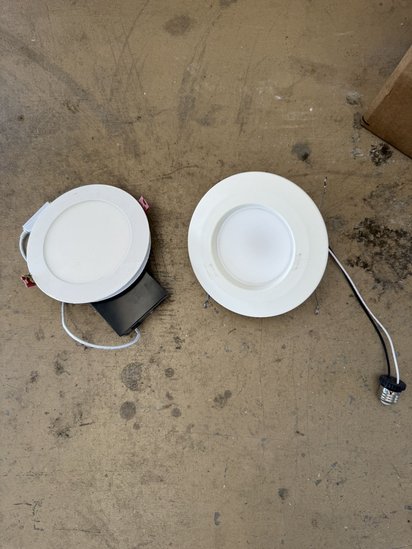 Lot Of Recessed And Canless Lights