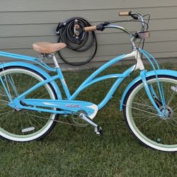 Electra Super Deluxe 3i beach cruiser front it has the classic look aluminum frame,rear rack, roller brake super nice bike like new 