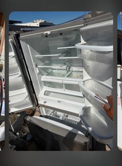 REFRIGERADOR DE TRES PUERTAS EN OFERTA
