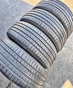 Set 235/50-19 pirelli con el 80% de vida