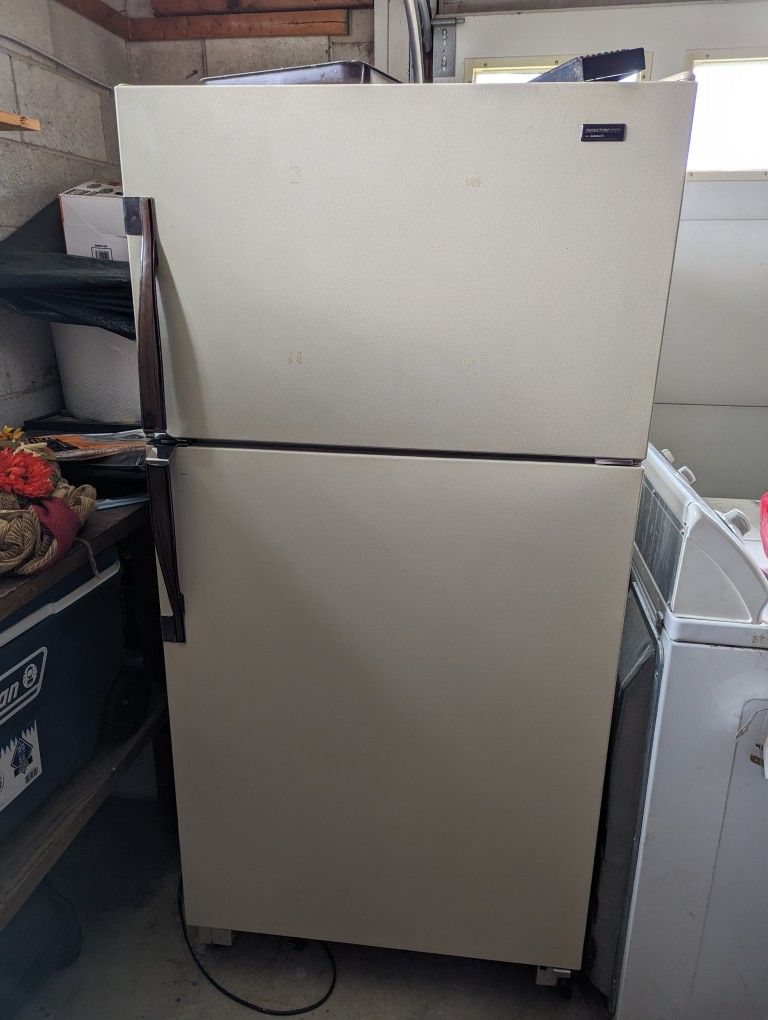 Refrigerator 