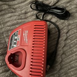 Batter Charger Milwaukee 