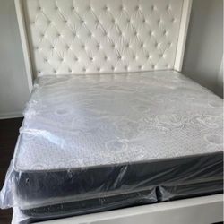 NEW MATTRESS QUEEN SIZE PLUSH WITH BOX SPRING 