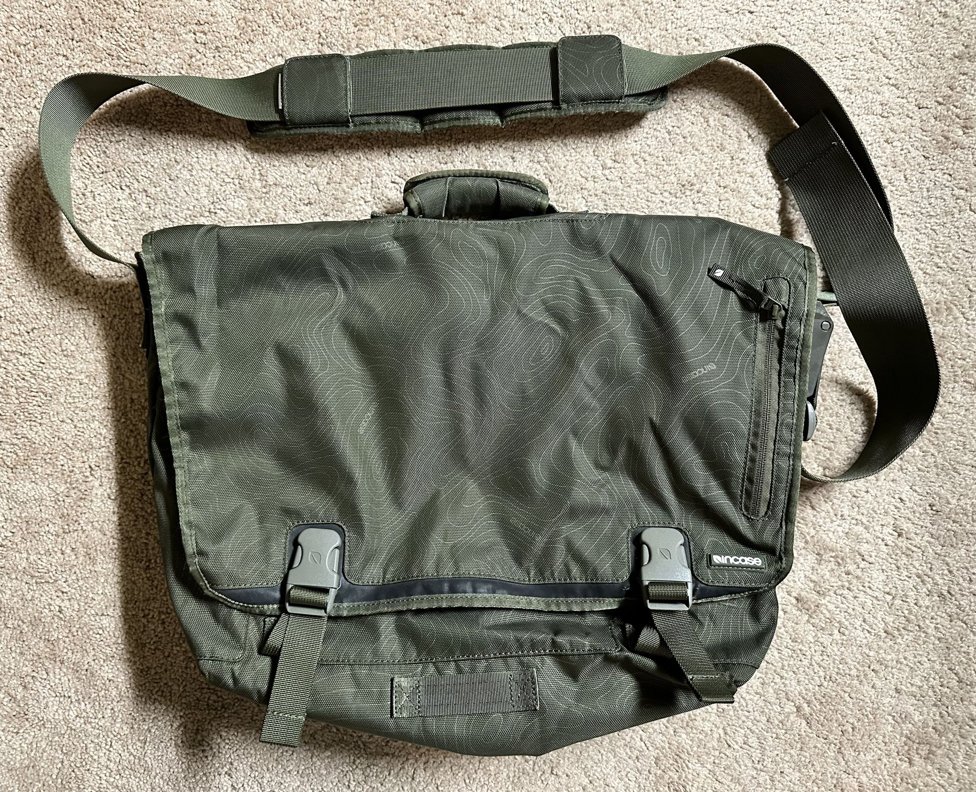 INCASE Messenger Laptop Bag Nylon Shoulder Bag Fits up to 15" Laptop Green