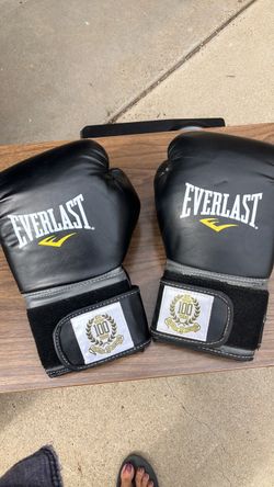 Boxing gloves