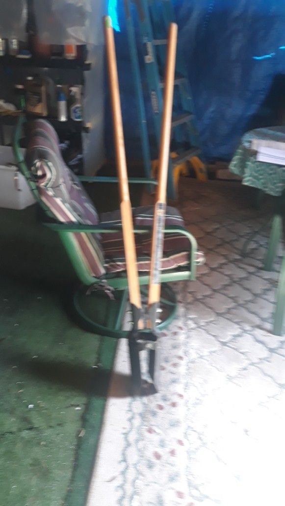 POST HOLE DIGGER WITH MEASUREMENT GUIDE