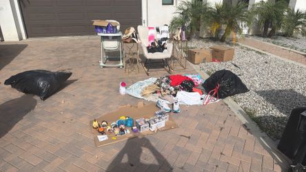 Garage sale come now