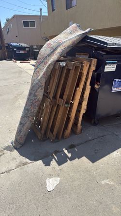 FREE PALLETS. PICK UP TODAY