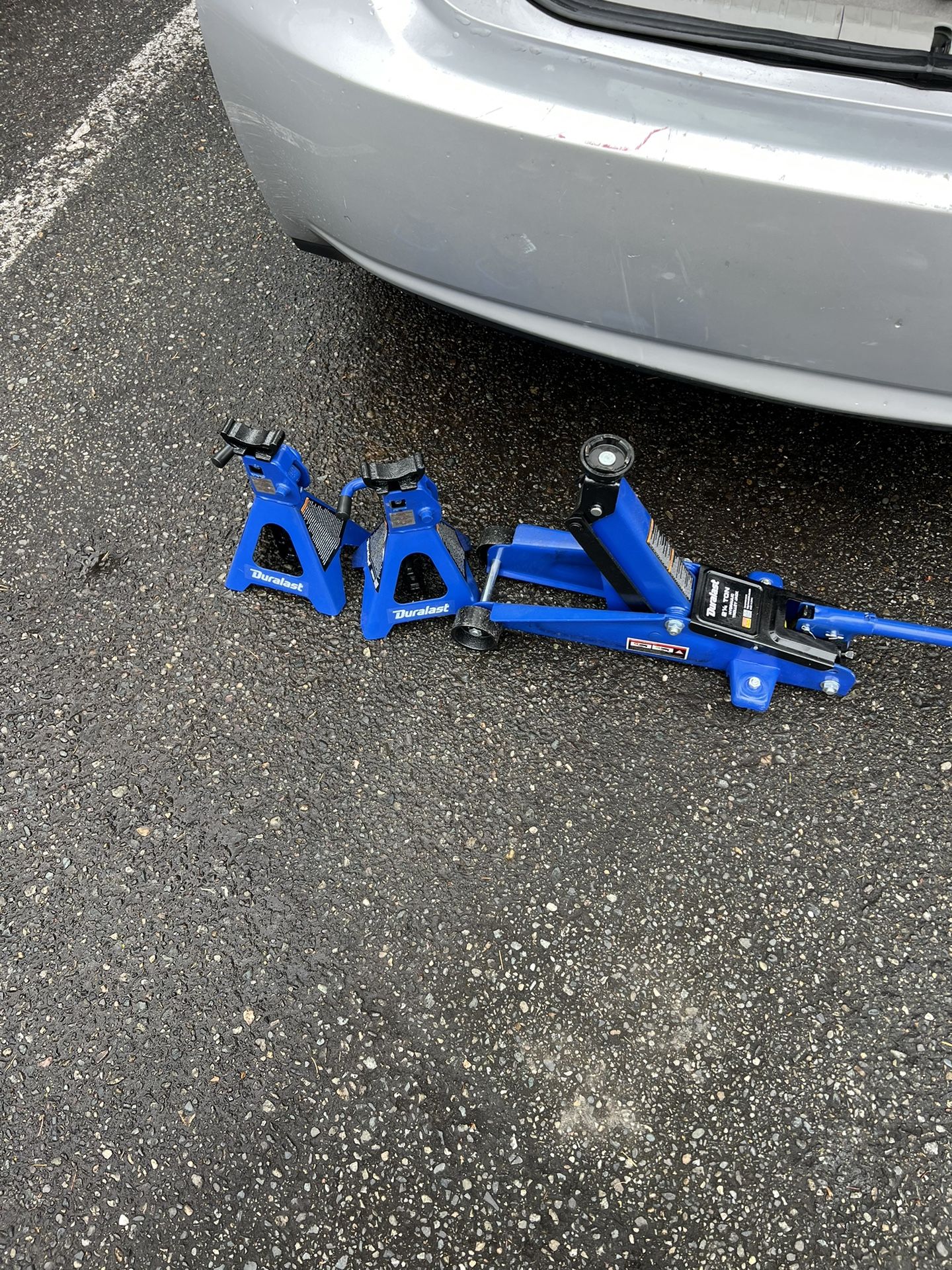 Duralast 2.5 Ton Jack and Stands Kit