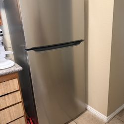 Stainless steel Frigidaire Refrigerantor