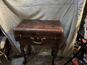 Suitcase Table.  !!!!!!!!!