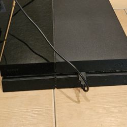 Playstation 4 With Controllers And Charging Station 