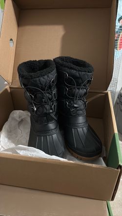 Snow boots size 7
