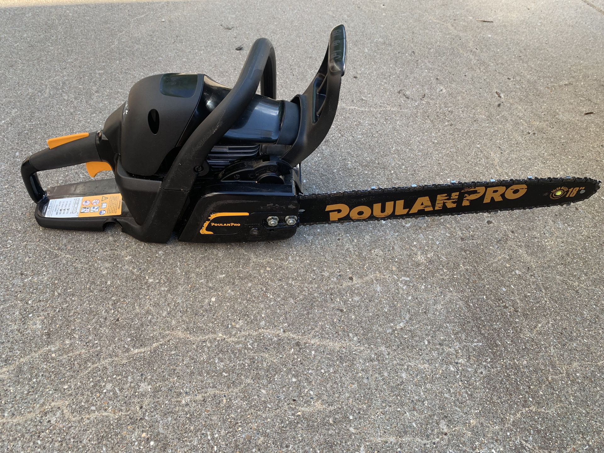 Poulan pro chainsaw with case