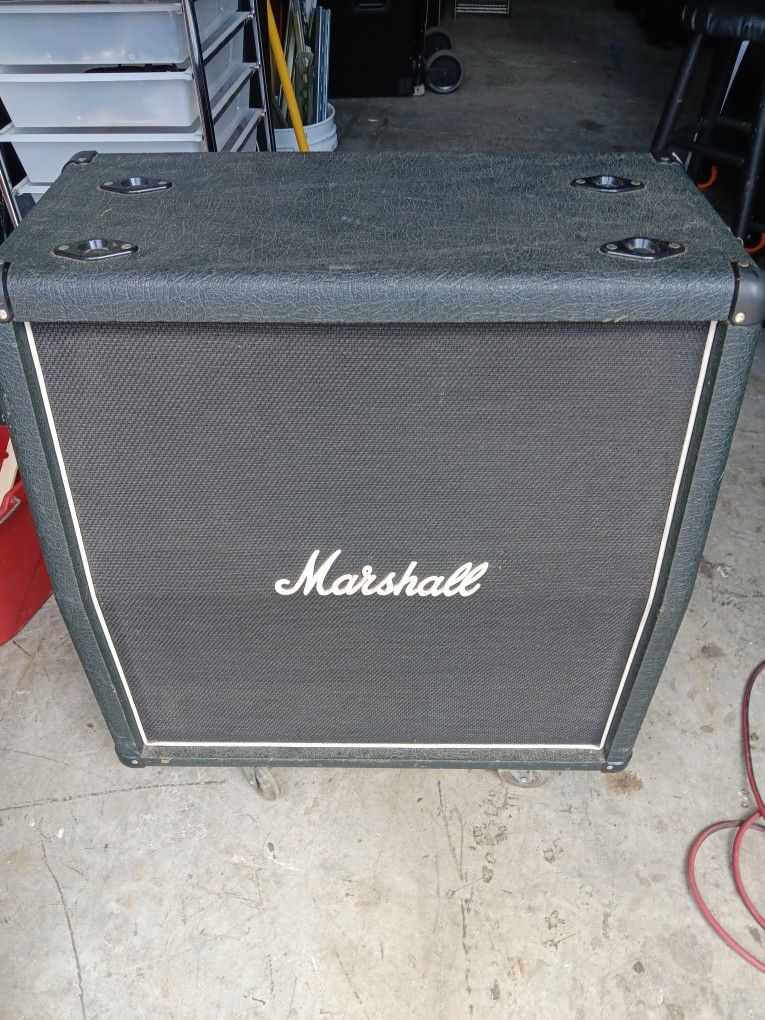 Marshall AVT412XA speaker