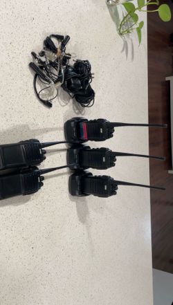 Lot of 5 UAW UA-900 Commercial Walkie Talkies / Two-Way Radios + Chargers