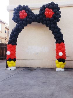 Micky mouse heat ballons arch