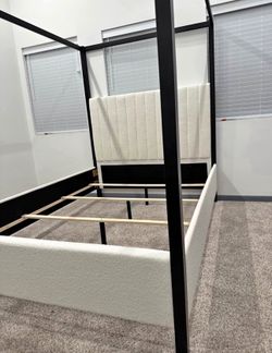 Canopy Bed Queen White Boucle Fabric $399 New. Still In The Box