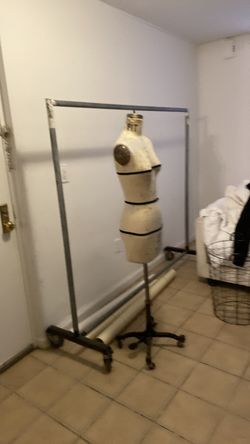 Free stand clothing and manique women's size 6