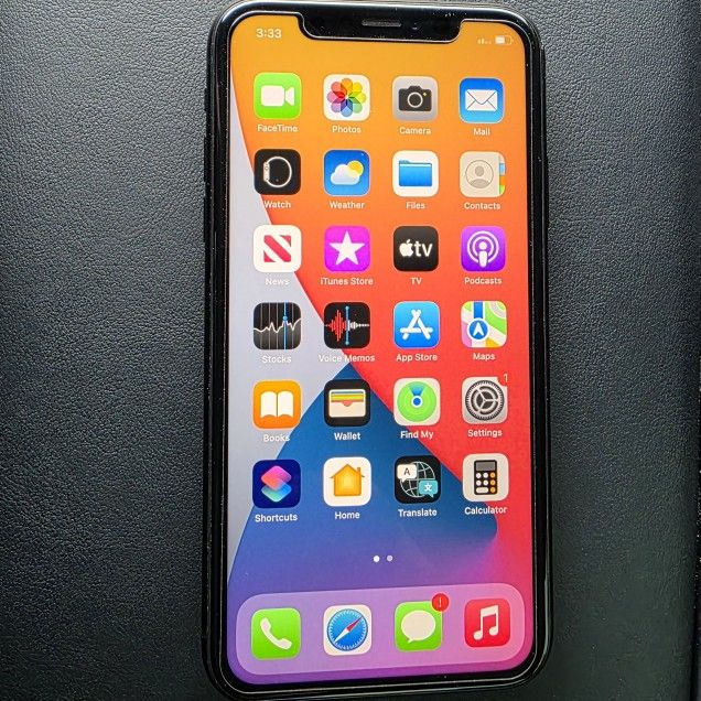 Unlocked iPhone XR 64gig Excellent Condition with 6.1 inch Screen