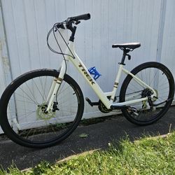 Excellent TREK women's Hybrid Bike 