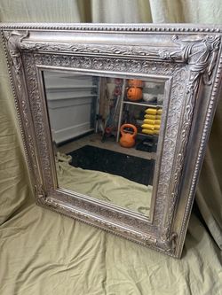 32 x 37” BEAUTIFUL VINTAGE BEVELED WOOD MIRROR — REDUCED PRICE FOR FAST SALE !! ( original cost $425 ) FIRST COME FIRST SERVE 👍👍