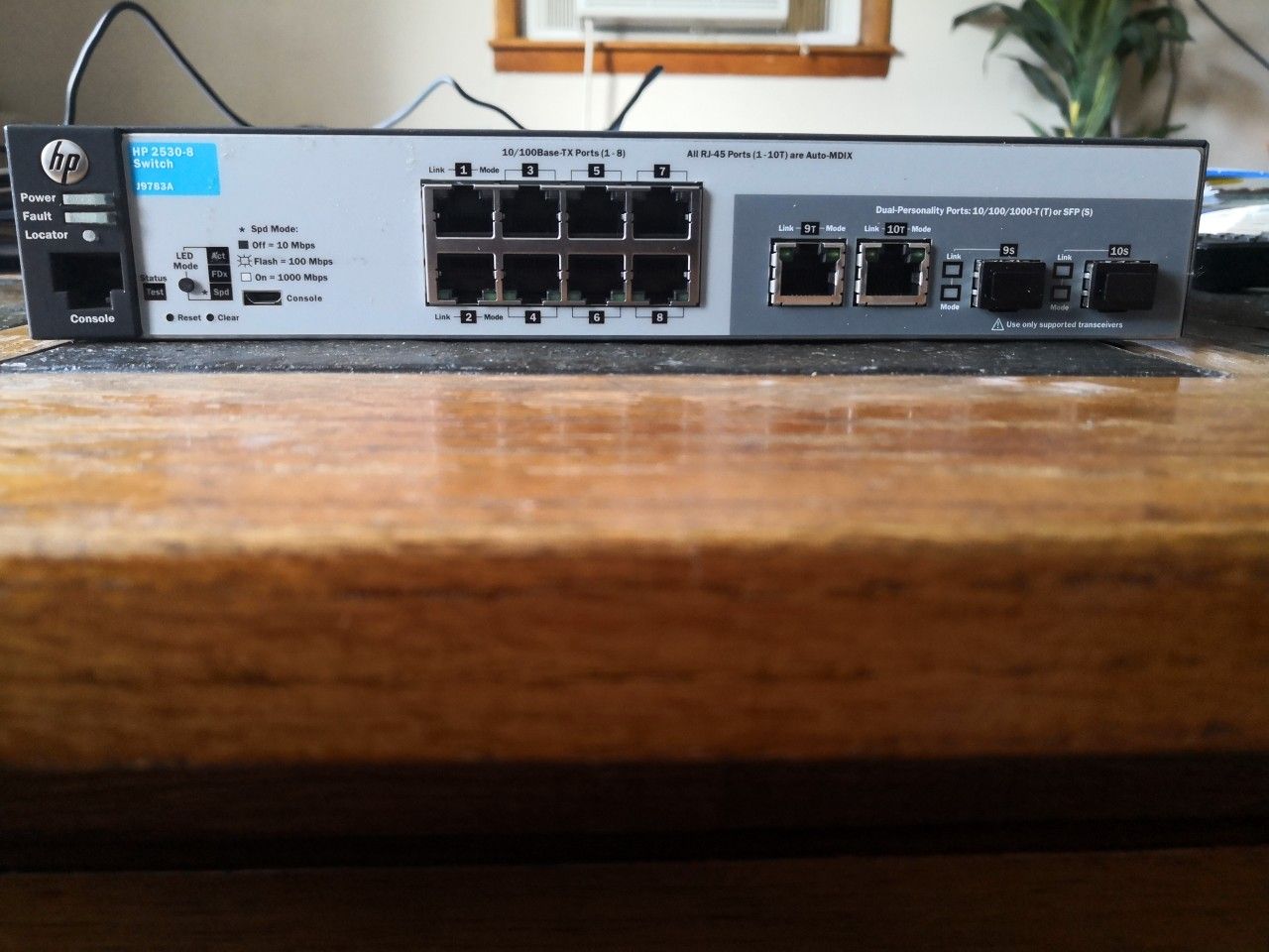 HP 8 Port Gigabit switch w-10T