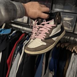 Jordan 1 Travis Scott Mocha 