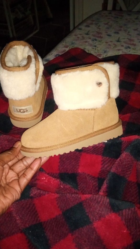 Size 10 Uggs Unisex Kids