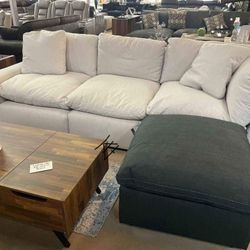 👉Elyza 3-Piece Sectional Sofa
Ashley Furniture$10 Down Payment Financing And Delivery Available 
