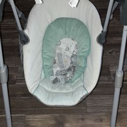 Graco Slim Spaces Compact Baby Swing