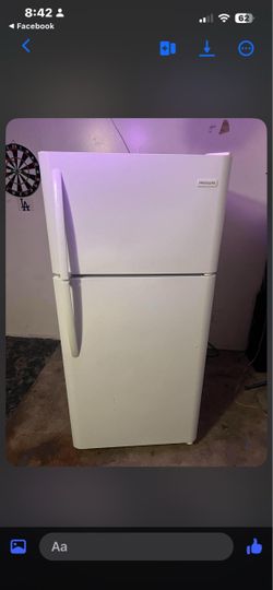 Frigidaire Top-Freezer Refrigerator White