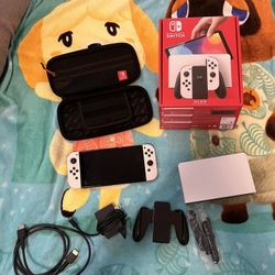 Nintendo Switch OLED + Case