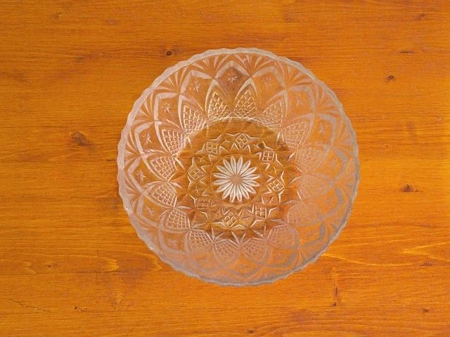 Pressed Crystal Trifle Serving Bowl Pineapple Cut Kitchenware This vintage serving bowl is a beautiful addition to any kitchenware collection